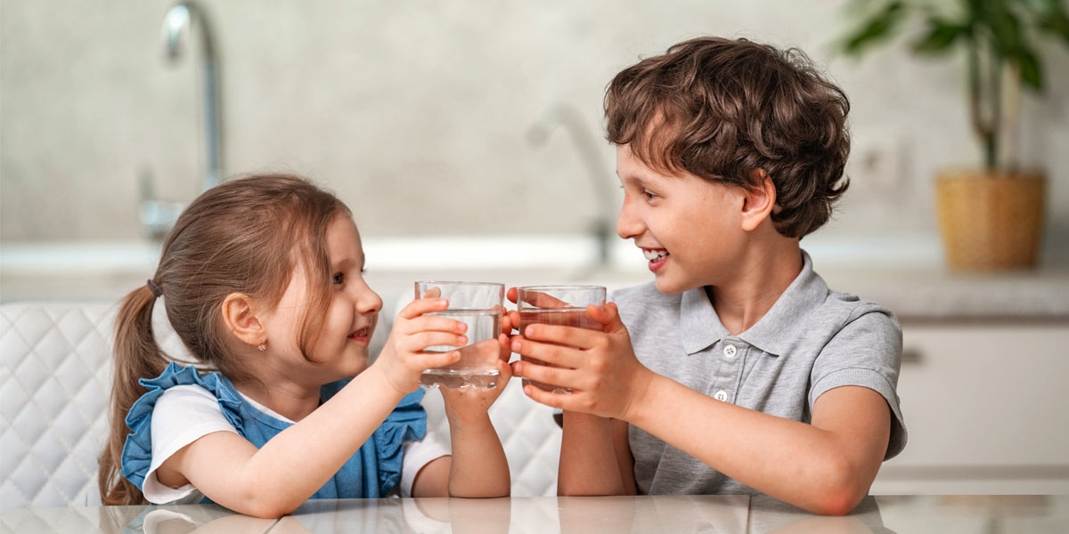 نوشیدن آب و مایعات برای کودک