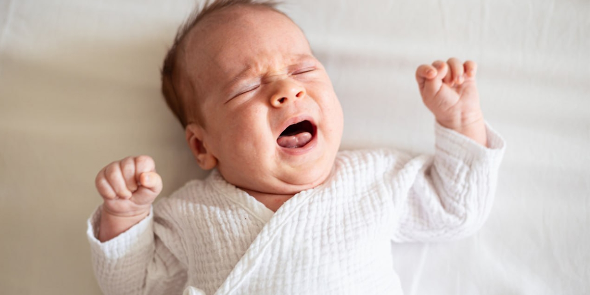 چه چیزی باعث گریه نوزاد میشود