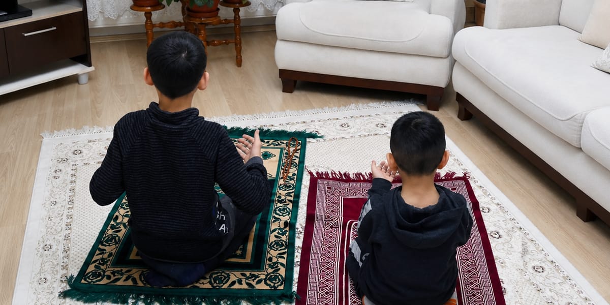 آیا برای خواندن نماز به فرزندمان جایزه بدهیم؟